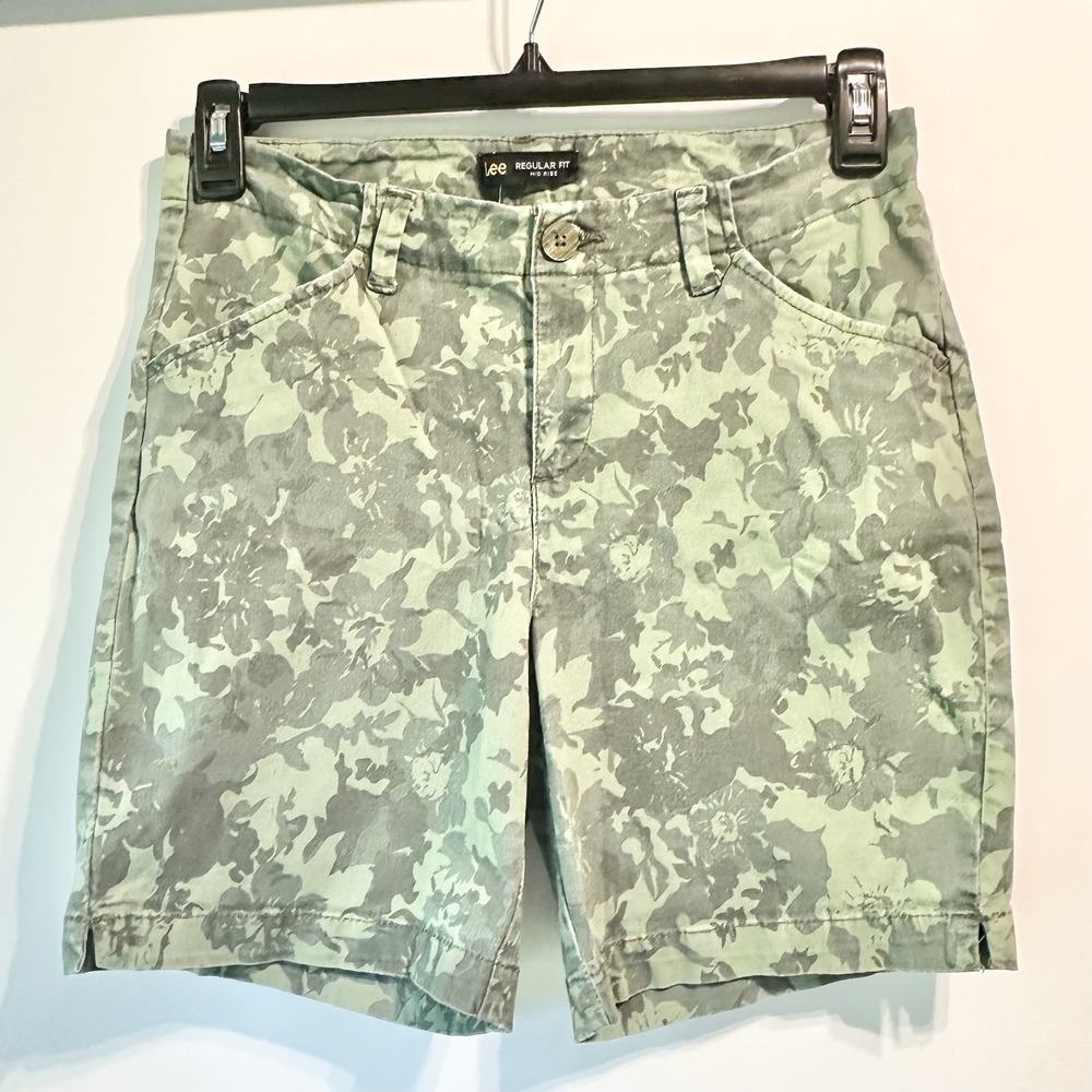 Lee Regular Fit Floral Camo Bermuda Shorts Green Womens Size 8 Mid Rise Cotton